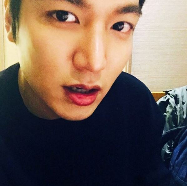 Lee Min-ho enjoys night in Shanghai