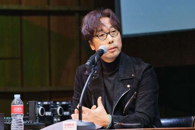 Veteran singer Lee Moon-sae returns with infusion of young energy