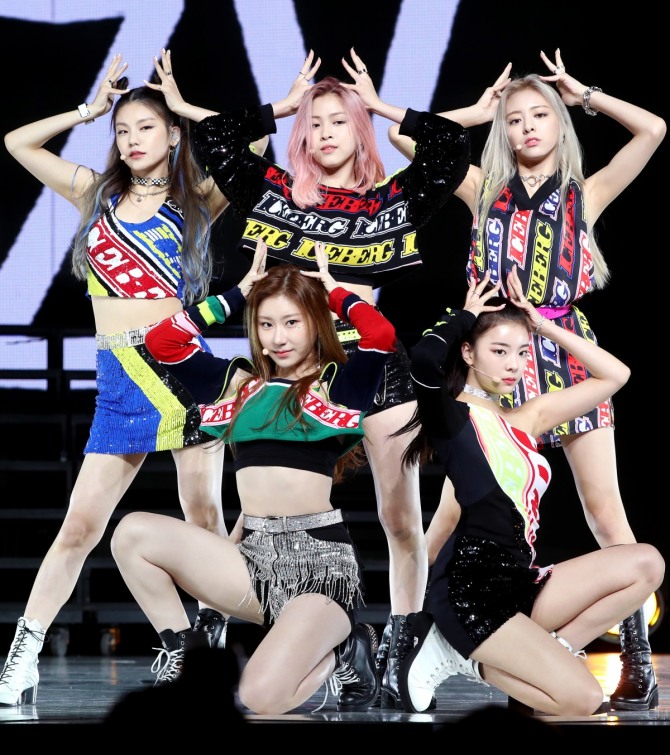 ITZY cools down summer heat with ‘Icy’